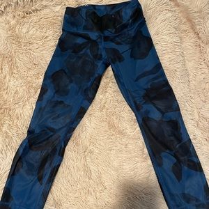 Size 0 Lululemon Capri leggings,
